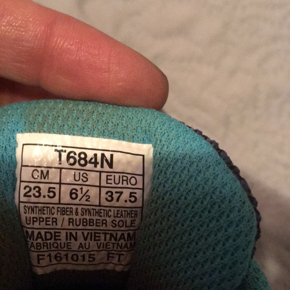 ASICS - Picture 3 of 5